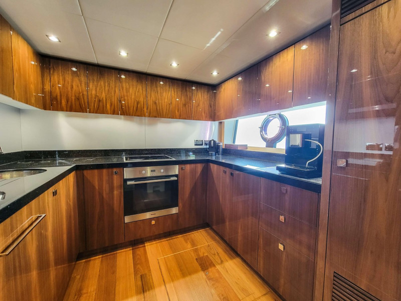 SUNSEEKER 86 2016 86' 4" SUNSEEKER