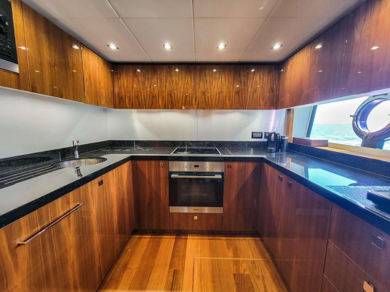 SUNSEEKER 86 2016 86' 4" SUNSEEKER