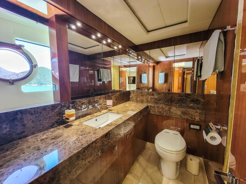 SUNSEEKER 86 2016 86' 4" SUNSEEKER