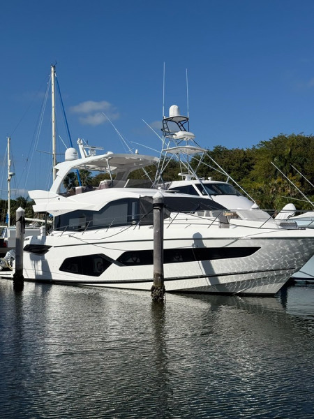 MANHATTAN 68 2022 68' 0" SUNSEEKER