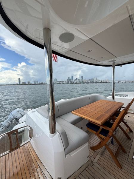MANHATTAN 68 2022 68' 0" SUNSEEKER