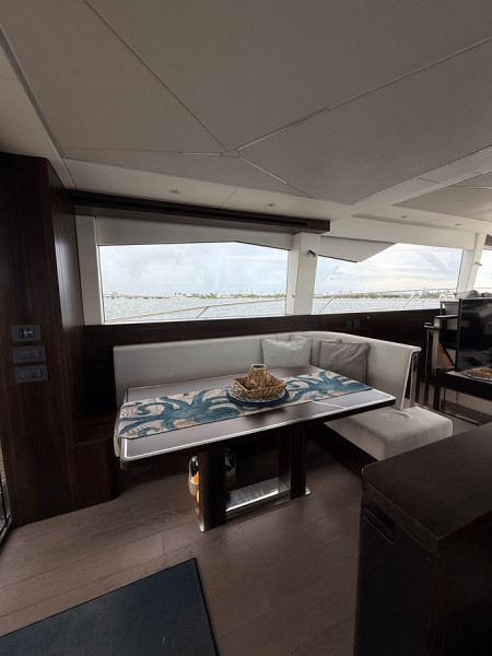 MANHATTAN 68 2022 68' 0" SUNSEEKER