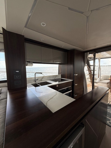 MANHATTAN 68 2022 68' 0" SUNSEEKER