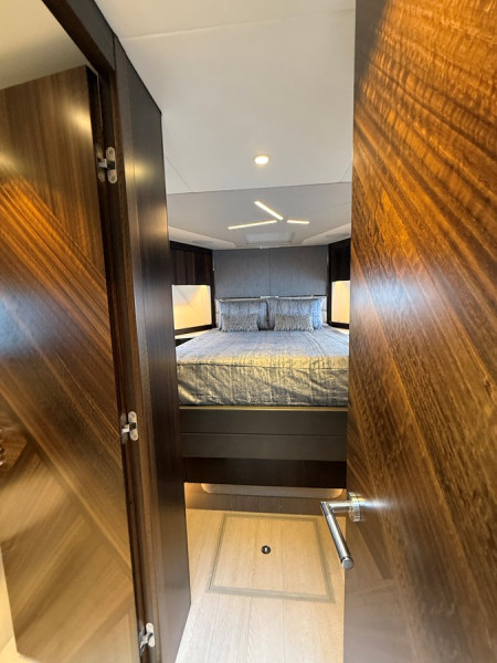 MANHATTAN 68 2022 68' 0" SUNSEEKER