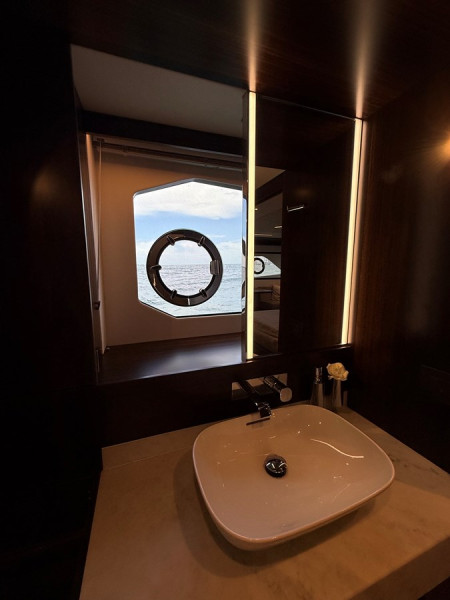 MANHATTAN 68 2022 68' 0" SUNSEEKER