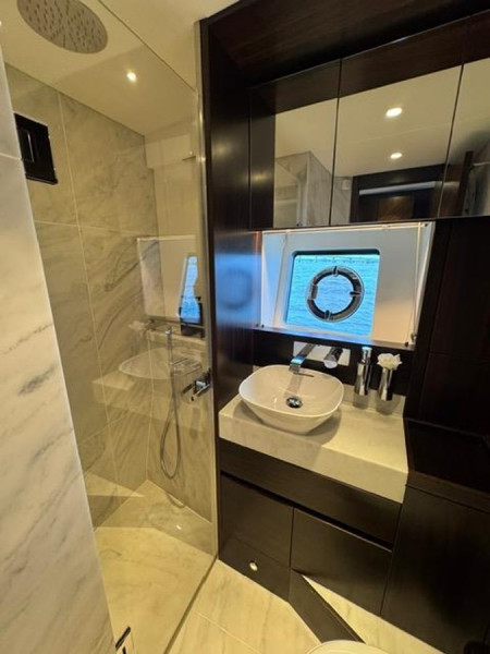 MANHATTAN 68 2022 68' 0" SUNSEEKER