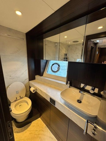 MANHATTAN 68 2022 68' 0" SUNSEEKER