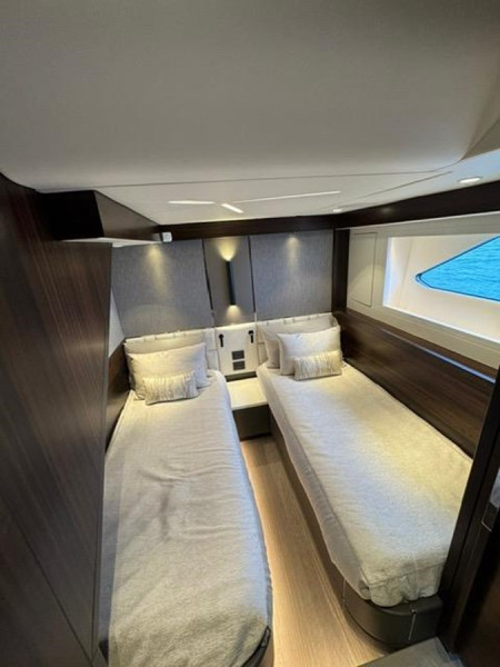 MANHATTAN 68 2022 68' 0" SUNSEEKER