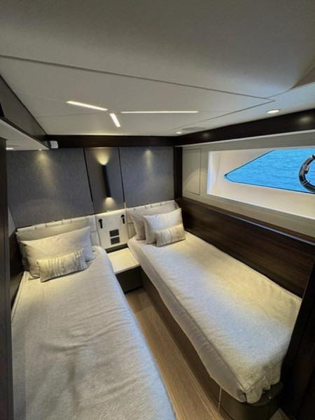 MANHATTAN 68 2022 68' 0" SUNSEEKER