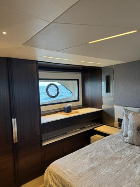 MANHATTAN 68 2022 68' 0" SUNSEEKER