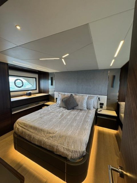 MANHATTAN 68 2022 68' 0" SUNSEEKER