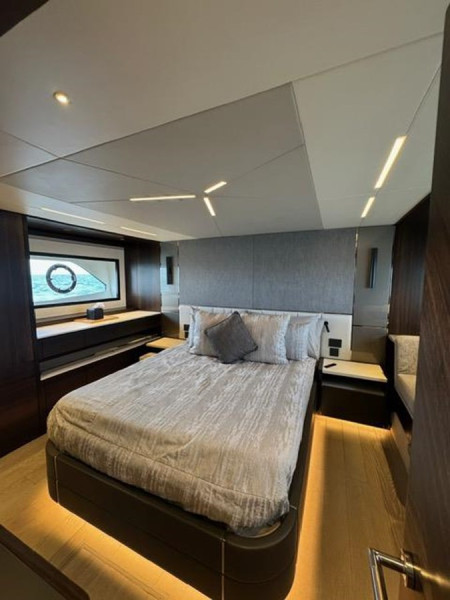 MANHATTAN 68 2022 68' 0" SUNSEEKER