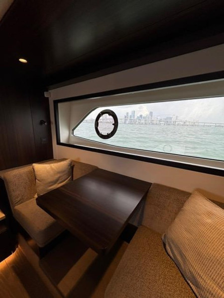 MANHATTAN 68 2022 68' 0" SUNSEEKER