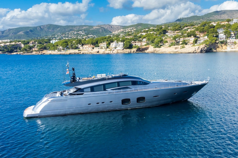 PERSHING 108 2016 108' 11" PERSHING