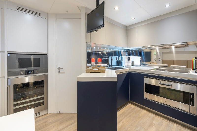 PERSHING 108 2016 108' 11" PERSHING