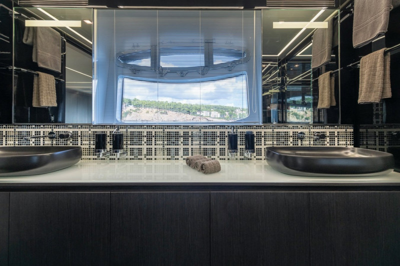 PERSHING 108 2016 108' 11" PERSHING