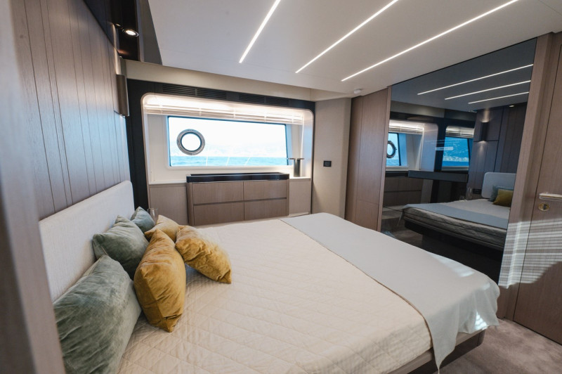 FLY 72 2023 74' 3" AZIMUT YACHTS