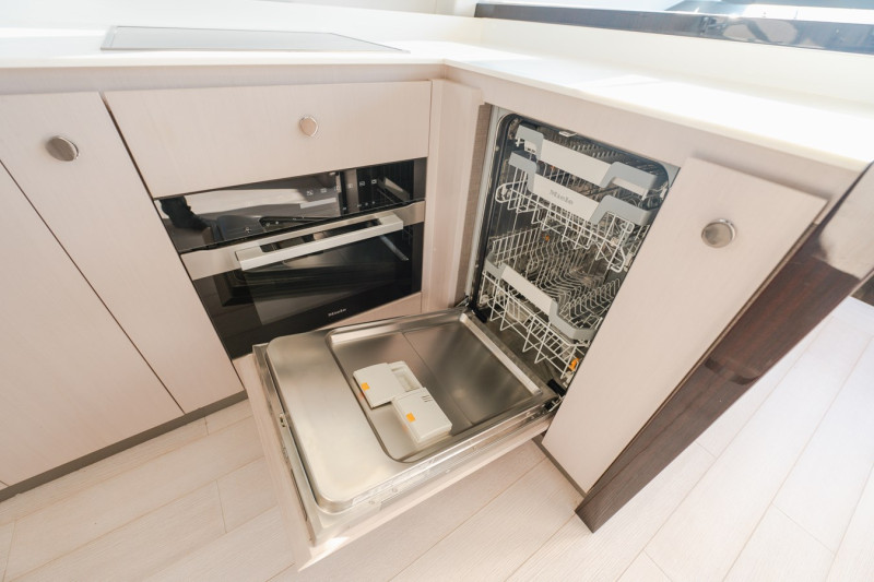 FLY 72 2023 74' 3" AZIMUT YACHTS