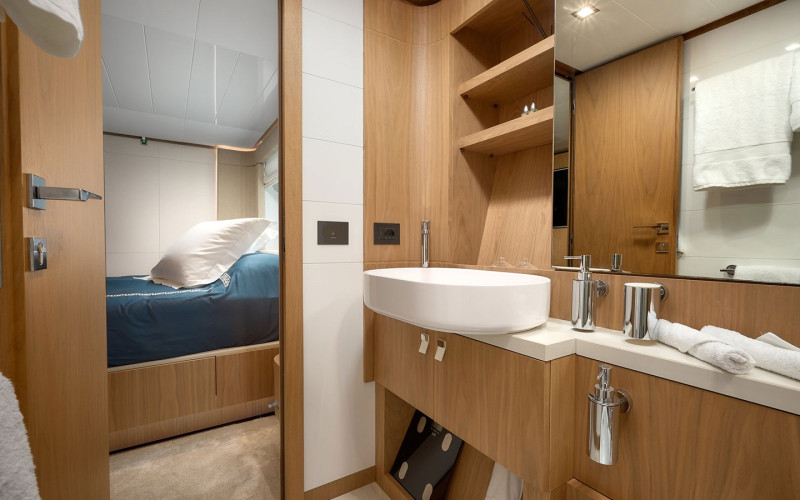 2019 95' 10" FERRETTI YACHTS