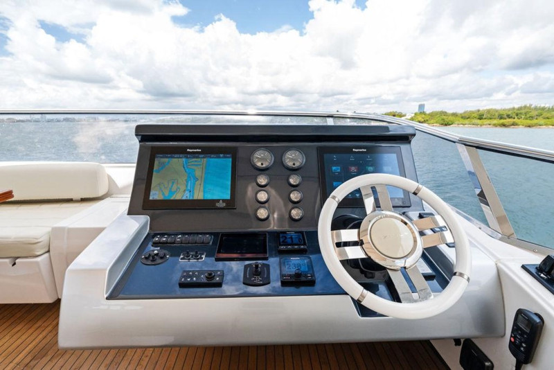 FLYBRIDGE  2018 80' 0" AZIMUT YACHTS