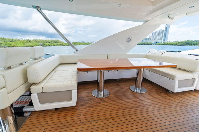 FLYBRIDGE  2018 80' 0" AZIMUT YACHTS