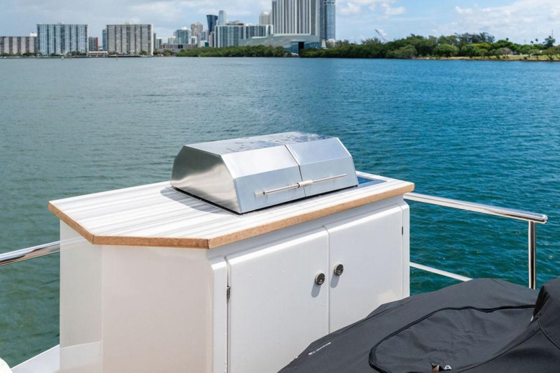 FLYBRIDGE  2018 80' 0" AZIMUT YACHTS