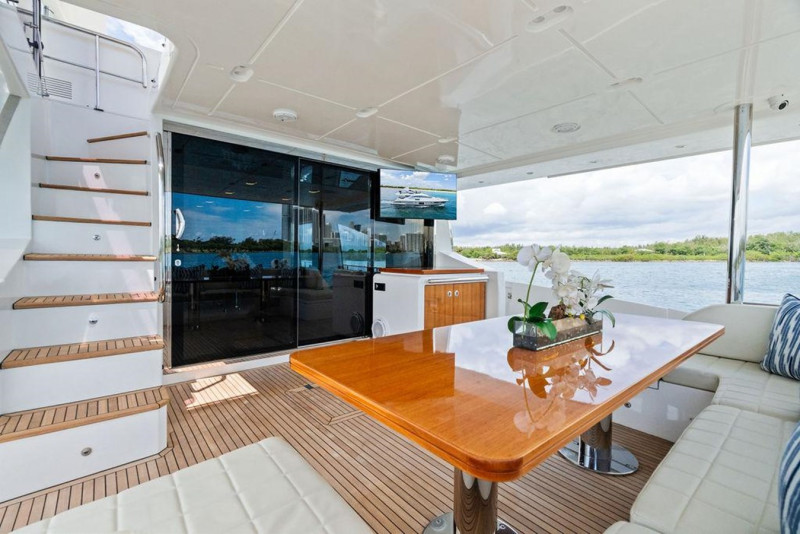 FLYBRIDGE  2018 80' 0" AZIMUT YACHTS