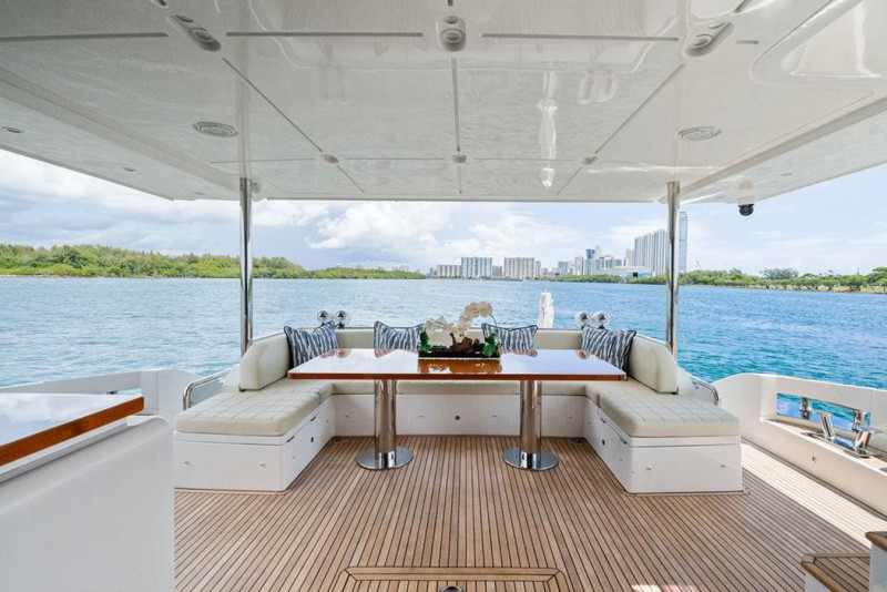 FLYBRIDGE  2018 80' 0" AZIMUT YACHTS