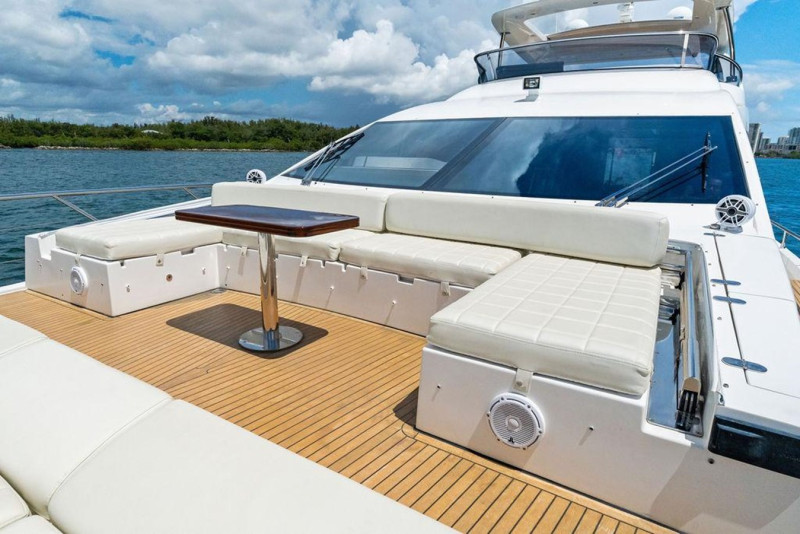 FLYBRIDGE  2018 80' 0" AZIMUT YACHTS