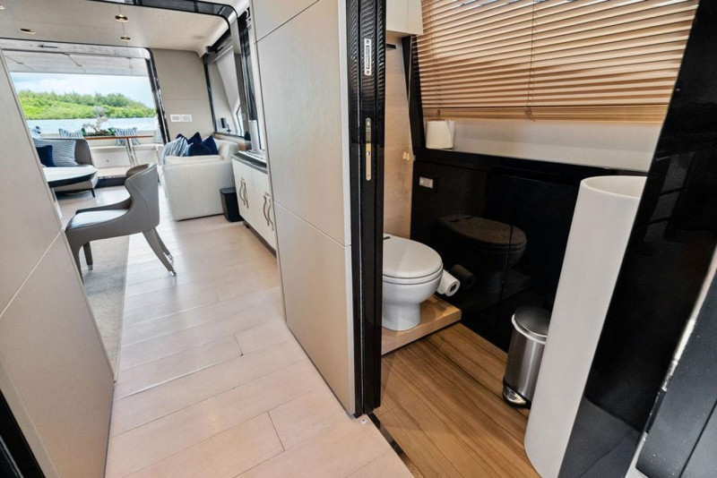 FLYBRIDGE  2018 80' 0" AZIMUT YACHTS