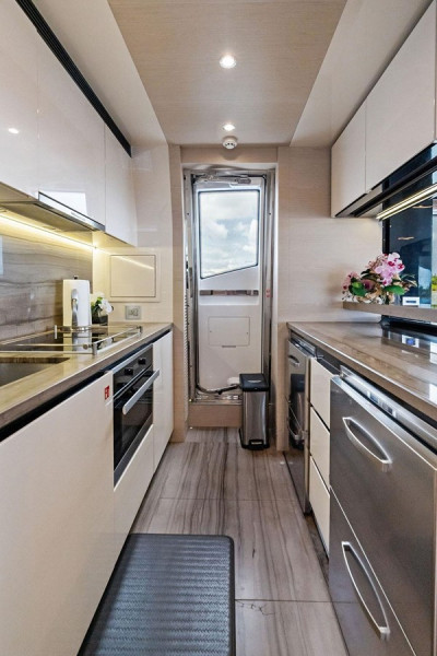 FLYBRIDGE  2018 80' 0" AZIMUT YACHTS