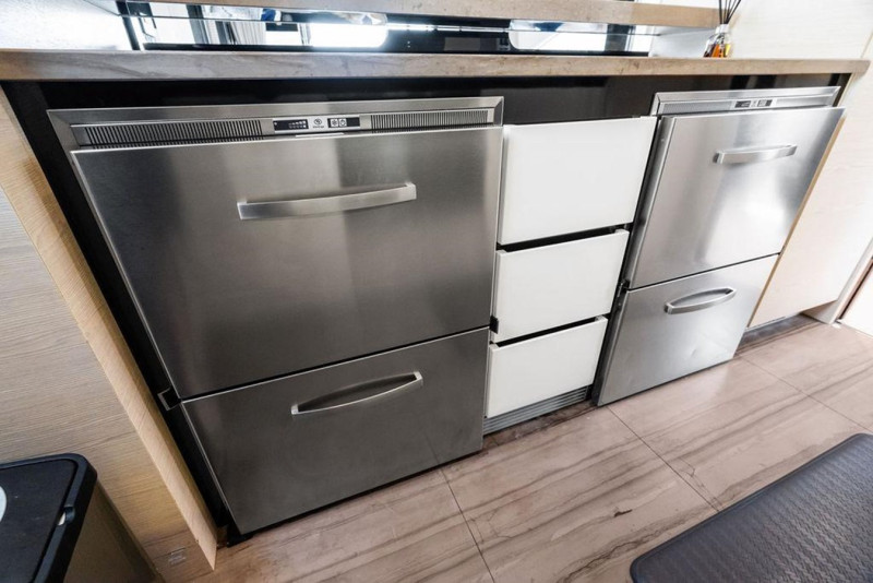 FLYBRIDGE  2018 80' 0" AZIMUT YACHTS