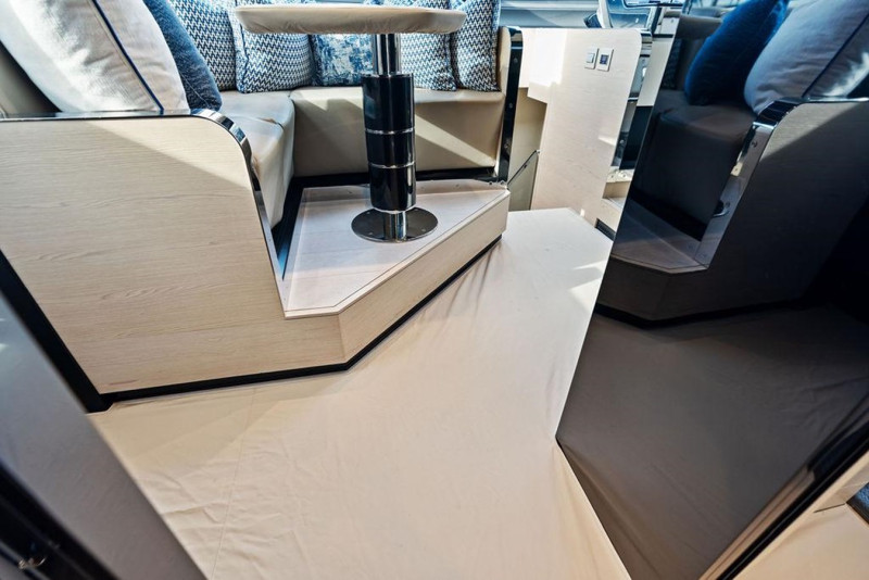 FLYBRIDGE  2018 80' 0" AZIMUT YACHTS