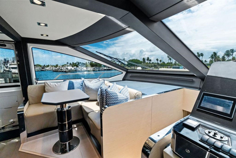 FLYBRIDGE  2018 80' 0" AZIMUT YACHTS