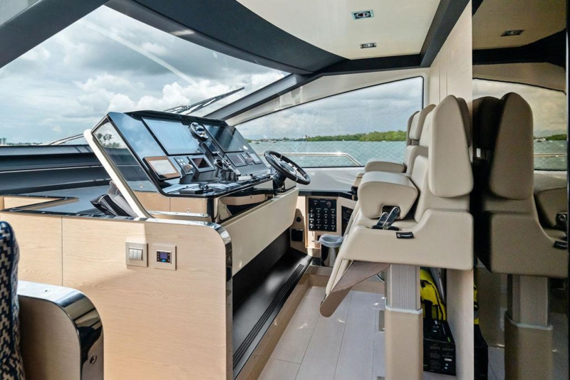 FLYBRIDGE  2018 80' 0" AZIMUT YACHTS
