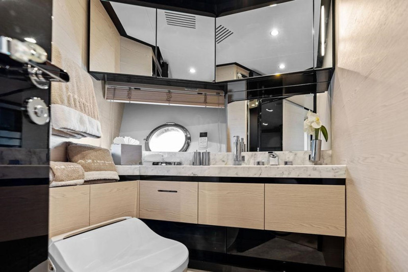 FLYBRIDGE  2018 80' 0" AZIMUT YACHTS