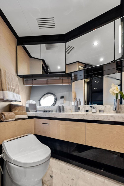 FLYBRIDGE  2018 80' 0" AZIMUT YACHTS