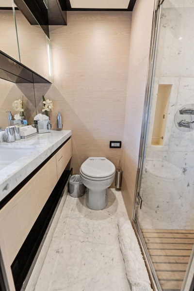 FLYBRIDGE  2018 80' 0" AZIMUT YACHTS