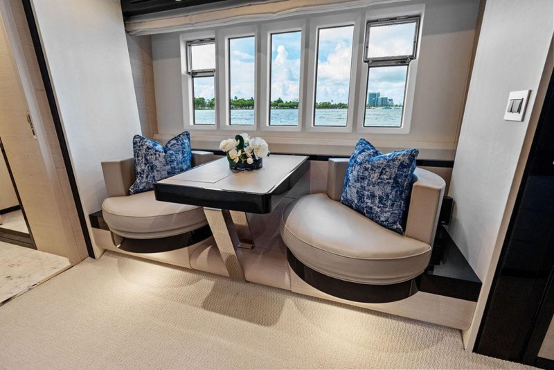 FLYBRIDGE  2018 80' 0" AZIMUT YACHTS