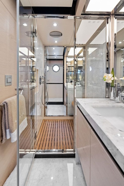 FLYBRIDGE  2018 80' 0" AZIMUT YACHTS