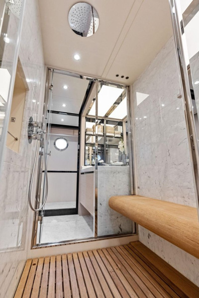 FLYBRIDGE  2018 80' 0" AZIMUT YACHTS