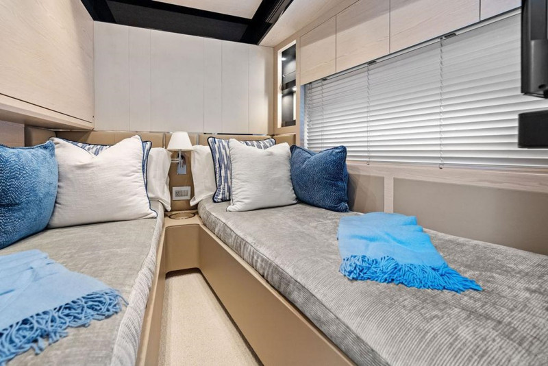 FLYBRIDGE  2018 80' 0" AZIMUT YACHTS