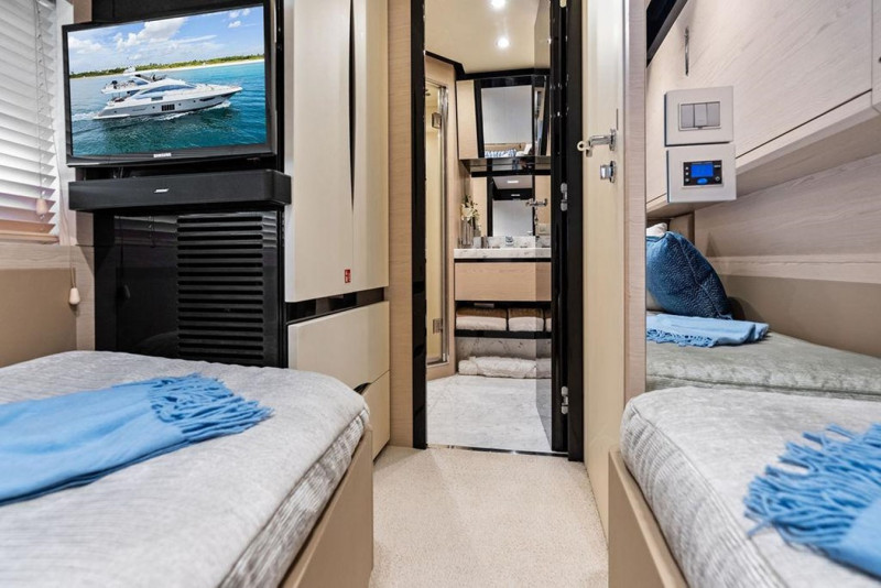 FLYBRIDGE  2018 80' 0" AZIMUT YACHTS