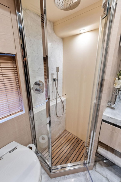 FLYBRIDGE  2018 80' 0" AZIMUT YACHTS