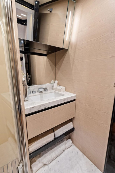 FLYBRIDGE  2018 80' 0" AZIMUT YACHTS