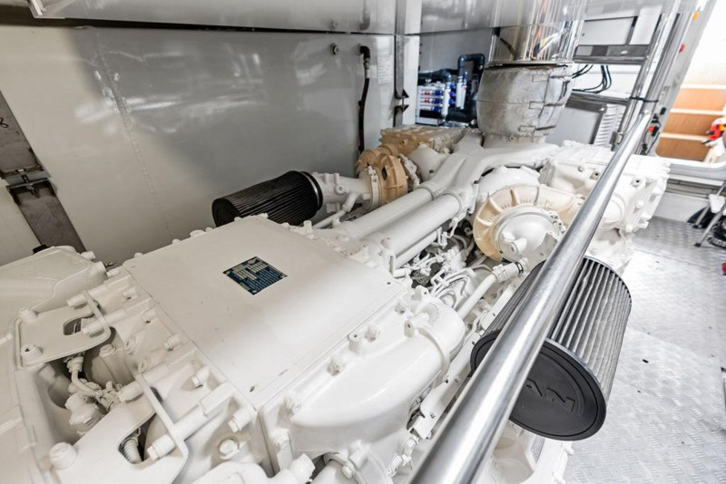 FLYBRIDGE  2018 80' 0" AZIMUT YACHTS