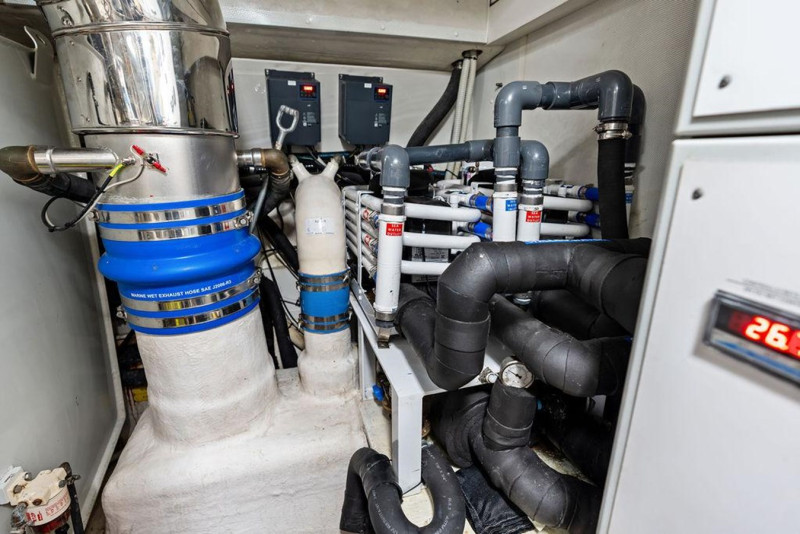 FLYBRIDGE  2018 80' 0" AZIMUT YACHTS