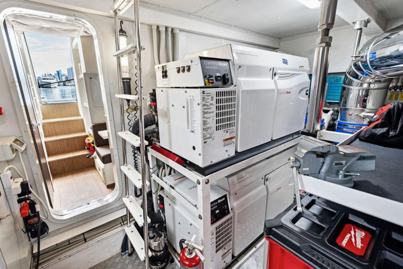 FLYBRIDGE  2018 80' 0" AZIMUT YACHTS