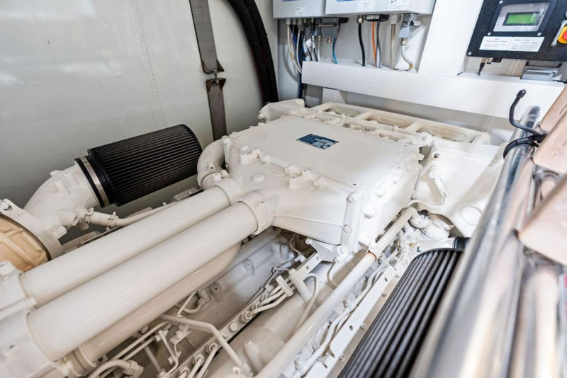 FLYBRIDGE  2018 80' 0" AZIMUT YACHTS