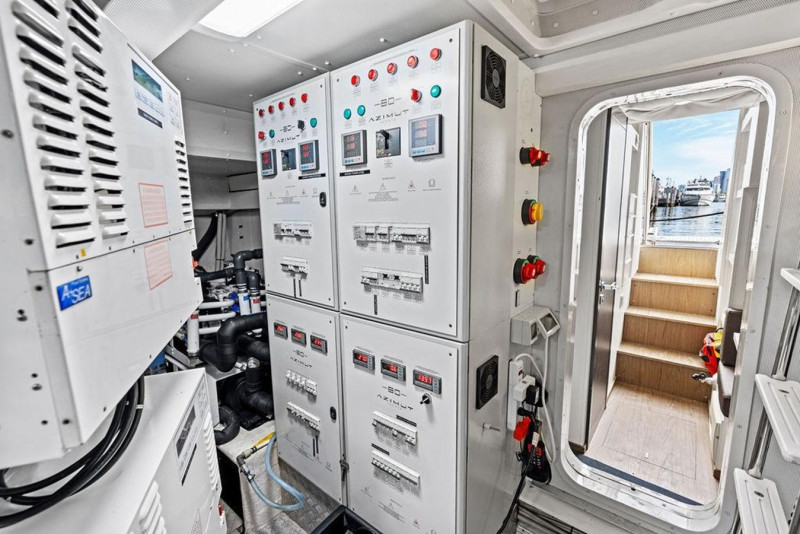 FLYBRIDGE  2018 80' 0" AZIMUT YACHTS